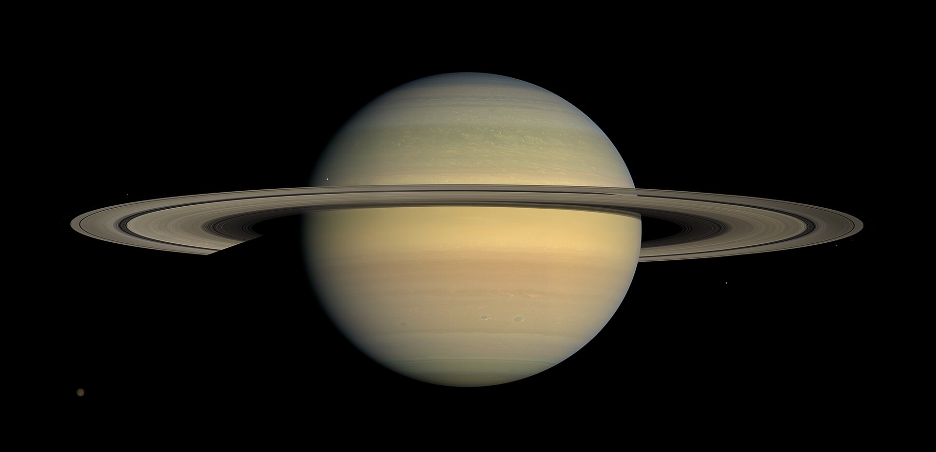 Saturn and its rings photographed by Cassini